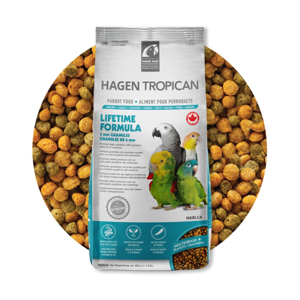 BAILUOSHITROPICAN Hagen Tropican 系列 Hagen Tropican系列為擠壓配方，比其它市售鳥食具有更高的營養密度和消化率。能夠使鳥兒羽毛更靚麗、體重更均衡；每日所需分量更少；能使鳥兒產生更多代謝水，從而減少飲水量及排尿量；還能改善鳥兒糞便氣味；並且具有更好的適口性。 Hagen Tropican優質配方是一系列科學配制、完整均衡的鳥食，能夠滿足處於各個生命階段的寵物鸚鵡的需求：從剛孵化的幼鳥到生命力旺盛的成鳥再到發育成熟的老鳥。不管是糊狀、顆粒、條形還是塊狀的配方，都無需再額外提供飼料補充劑。每個配方中均含有營養豐富的穀物、種子、堅果、蔬菜、水果、維生素和礦物質，不僅口感美味，而且具有極高的生物學價值。Hagen Tropican系列鳥食所采用的所有穀物和豆類都來源於最新一輪作物。  在為鳥兒挑選合適的配方之前，正確評估它們所處的生命階段、品種大小、疾病傾向、生活方式和能量消耗十分重要。 Hagen Tropican 鸚鵡幼鳥生長配方 為鸚鵡幼鳥提供孵化後至羽毛生長之前所需的適當的日常營養，這是鸚鵡一生中的關鍵時期。美味的口感可幫助鳥兒輕松換糧至下一階段的配方。  • 超細研磨的擠壓配方  • 為成長中的幼鳥提供優質蛋白  • 提供最佳的營養密度和腸道動力  • 不含人工防腐劑、色素及香精 Hagen Tropican 高能滋養鸚鵡配方 為處於斷奶期、羽翼漸豐的幼鳥以及處於繁殖期或需要額外補充營養的鳥兒提供合適的日常營養。  • 均衡的鈣元素與維生素D，促進鳥蛋正常形成  • 必需氨基酸組合，促進最佳成長狀態和羽毛發育  • 不含人工防腐劑、色素及香精  •Hagen Tropican 日常主食鸚鵡配方 4mm